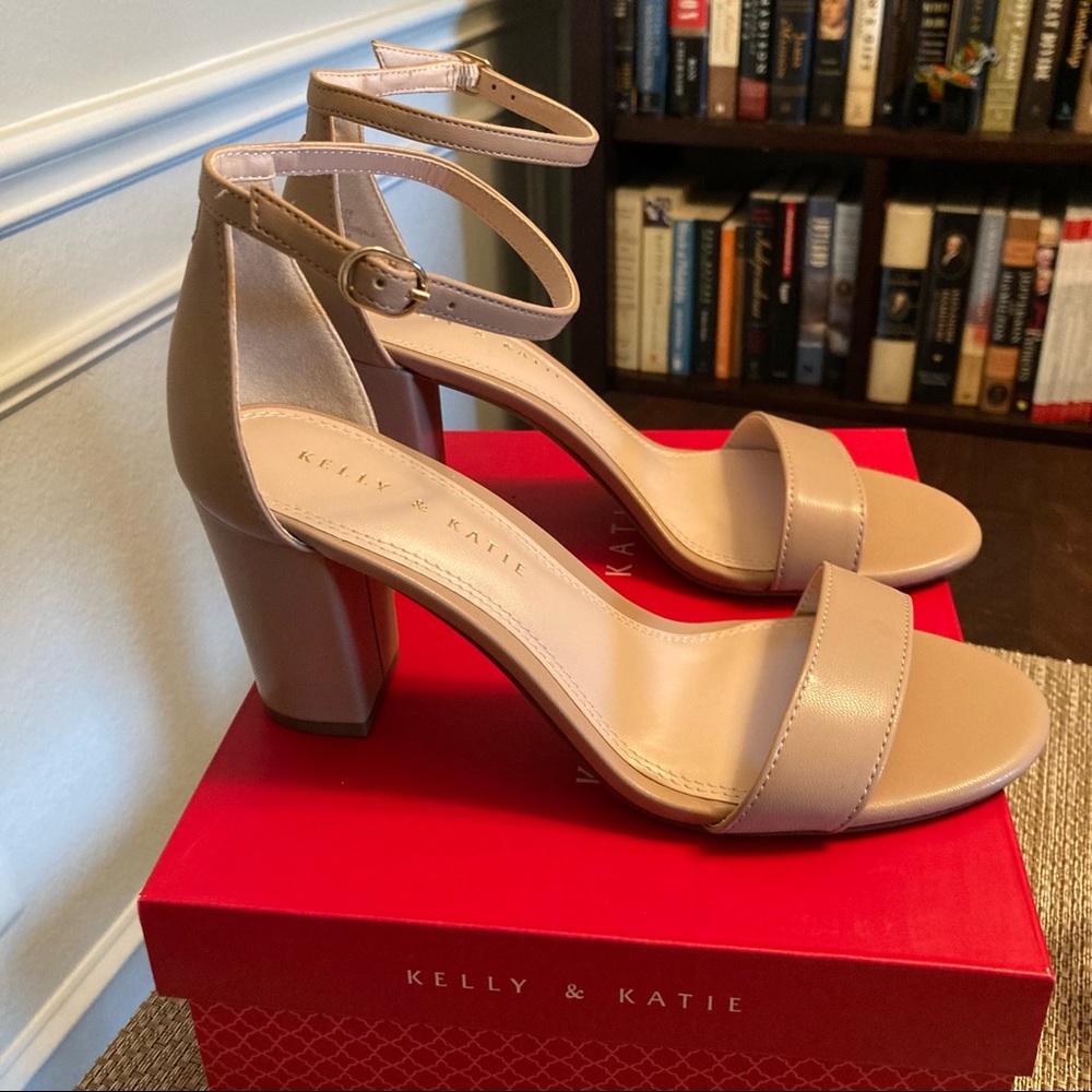 NEW! Kelly & Katie Hailee Sandal